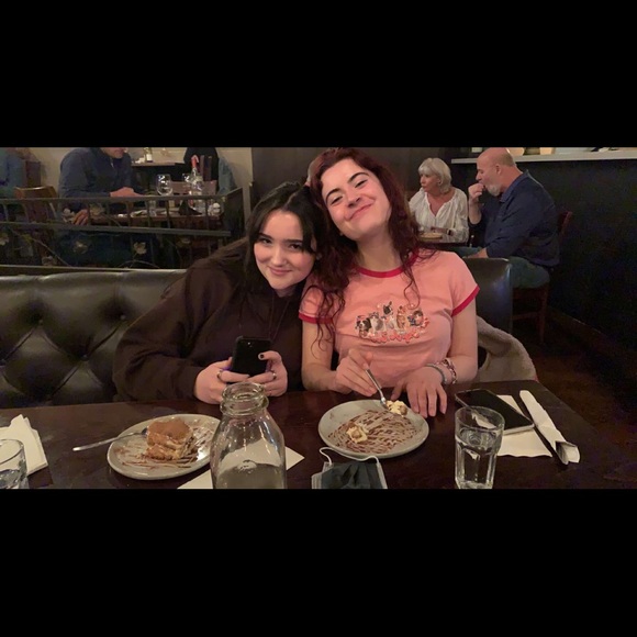 Meet your Posher, Ava - Picture 1 of 2